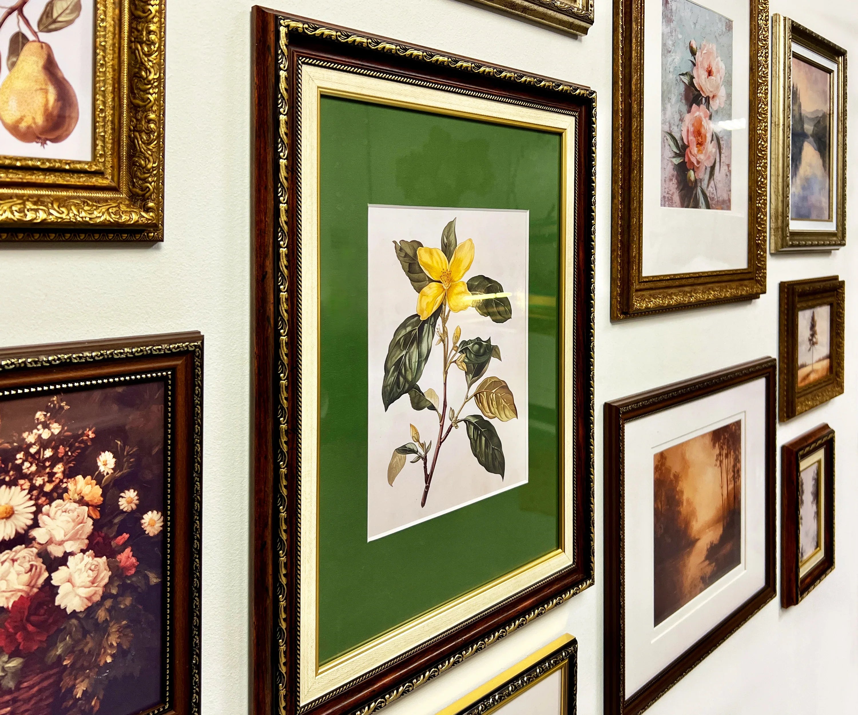 Conjunto de Marcos de Pared Ornamentados Oscuros – Marcos de Fotos de Estilo Victoriano