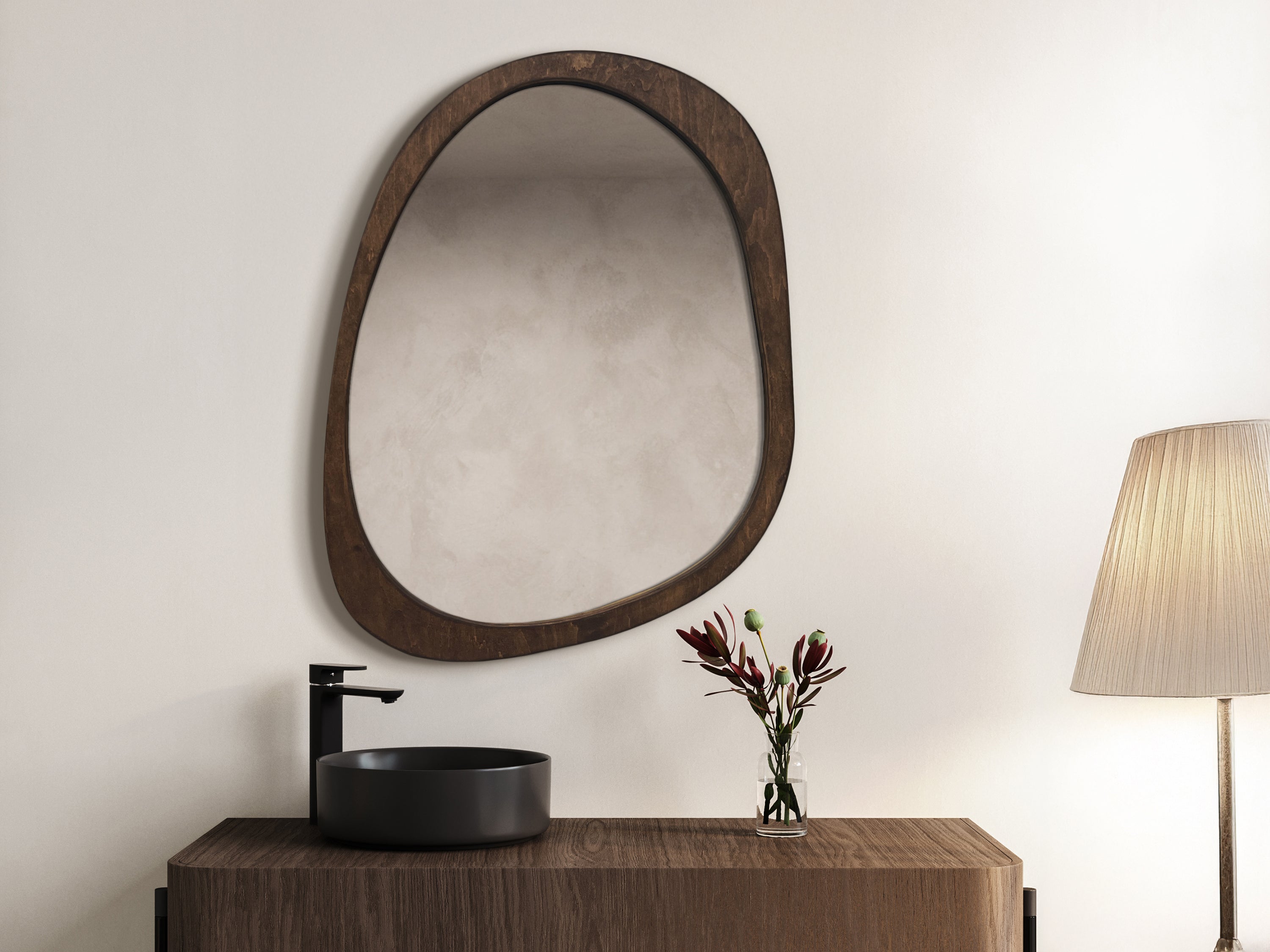 Miroir asymétrique avec cadre en bois