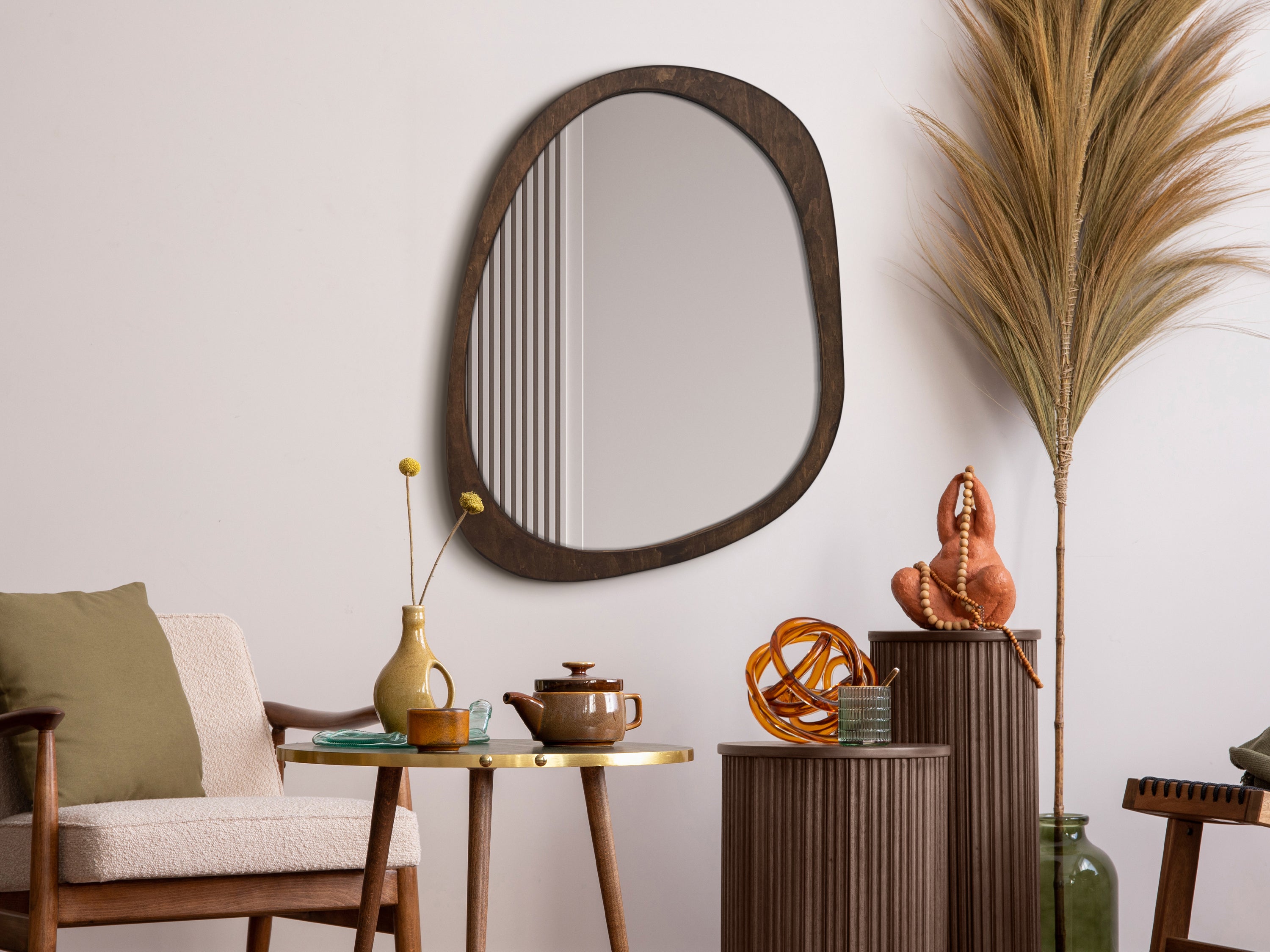 Miroir asymétrique avec cadre en bois
