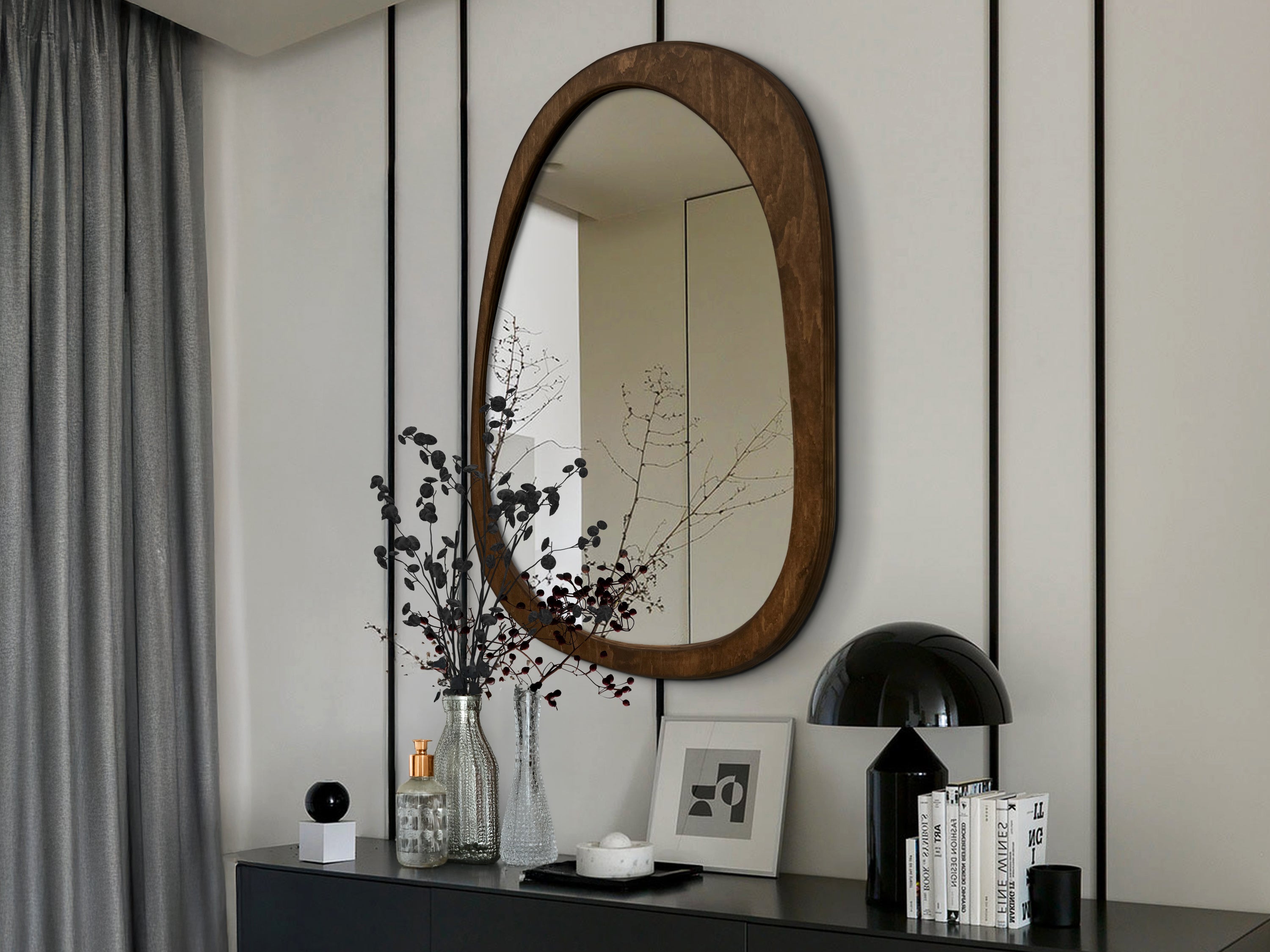 Miroir asymétrique avec cadre en bois