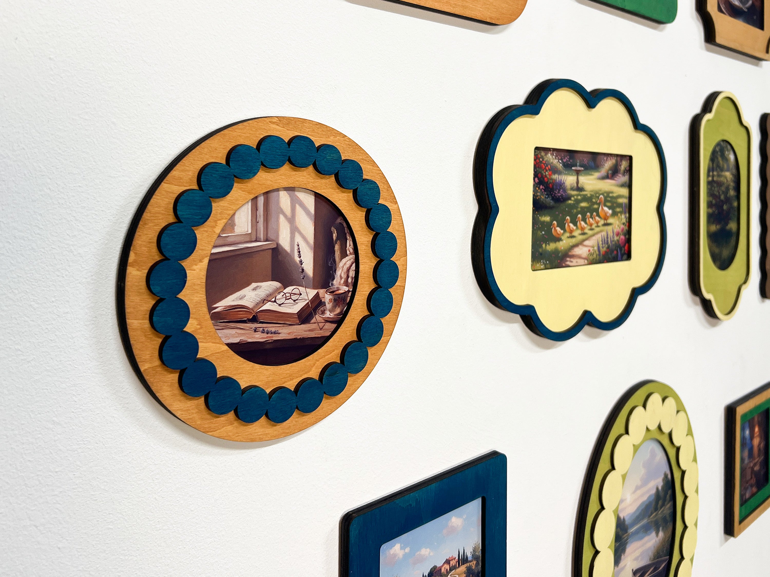 Scalloped Wooden Gallery Frame Set – Vintage Inspired Multi Size Picture Decor