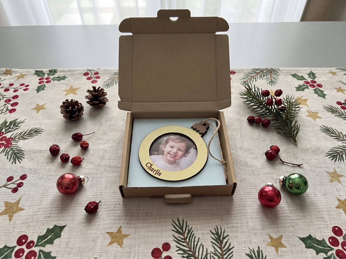 Décoration d'arbre de Noël personnalisée | Ornements de cadre photo circulaire en bois