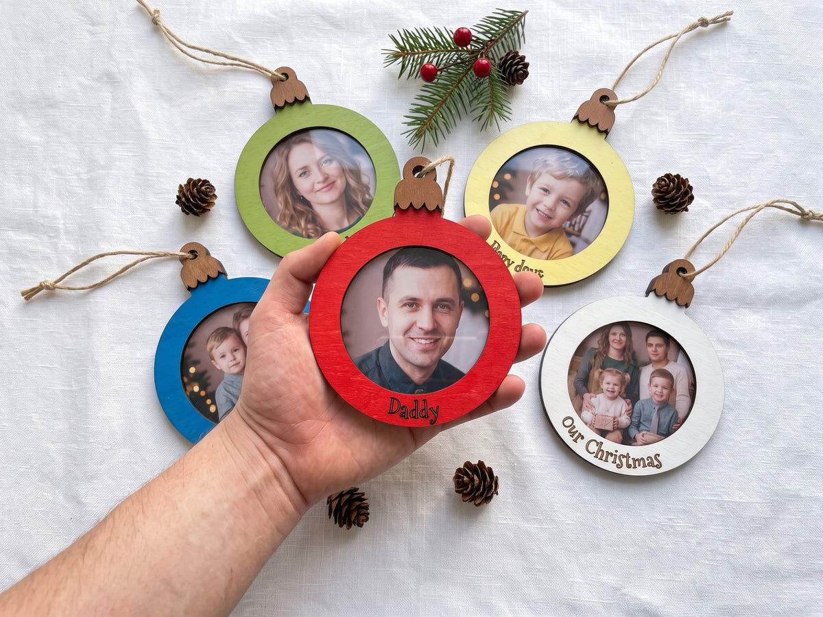 Décoration d'arbre de Noël personnalisée | Ornements de cadre photo circulaire en bois