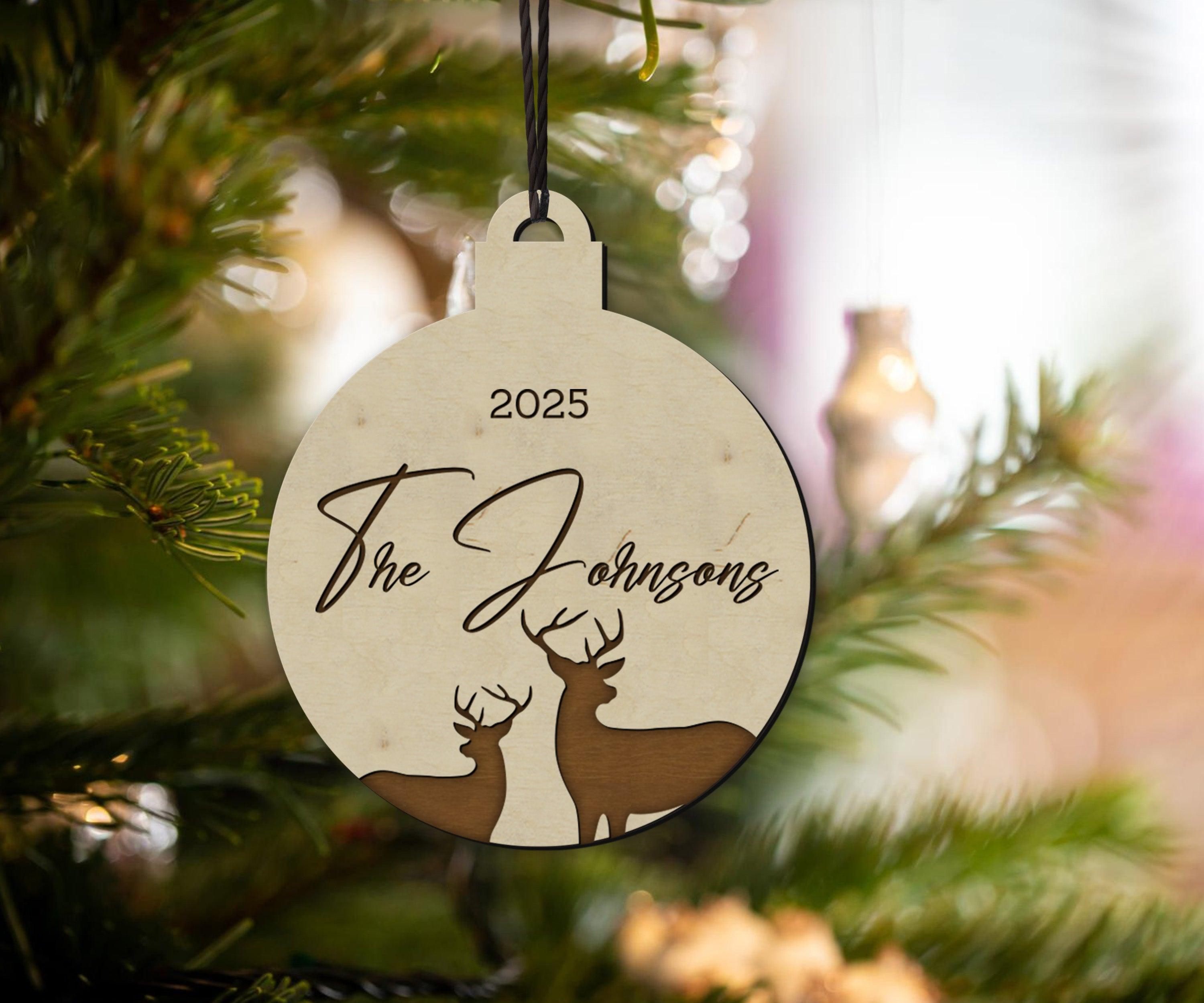 Personalisierter Christbaumschmuck Erstes Weihnachten des Paares Individuelles Dekorationsset Holzfotorahmen Individuell gravierter Text Bilderrahmen