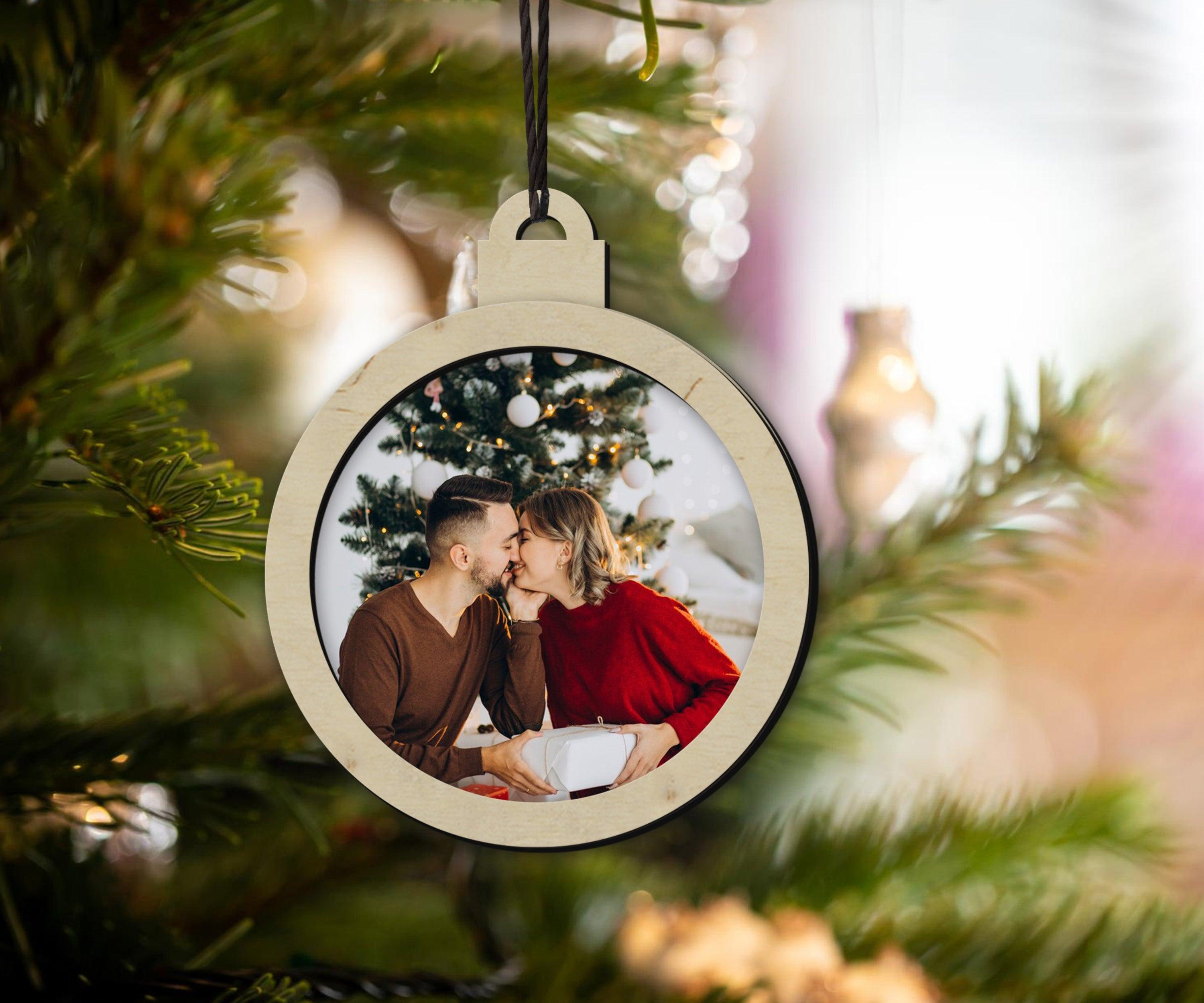 Décorations de sapin de Noël personnalisées Premier Noël du couple Ensemble de décorations personnalisées Cadre photo en bois Texte gravé personnalisé Cadre photo