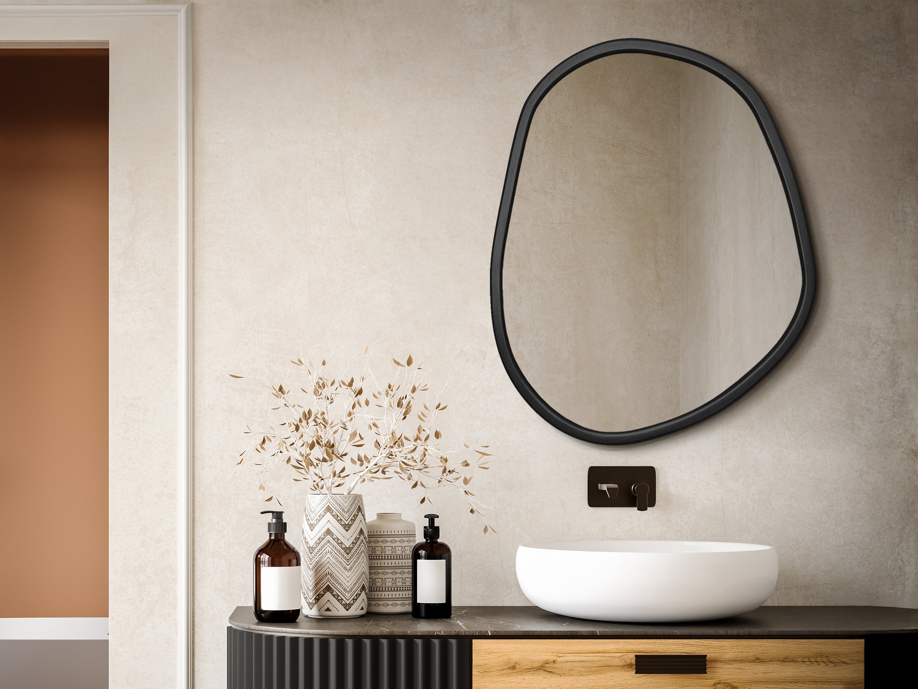 Miroir à cadre en bois de forme organique 