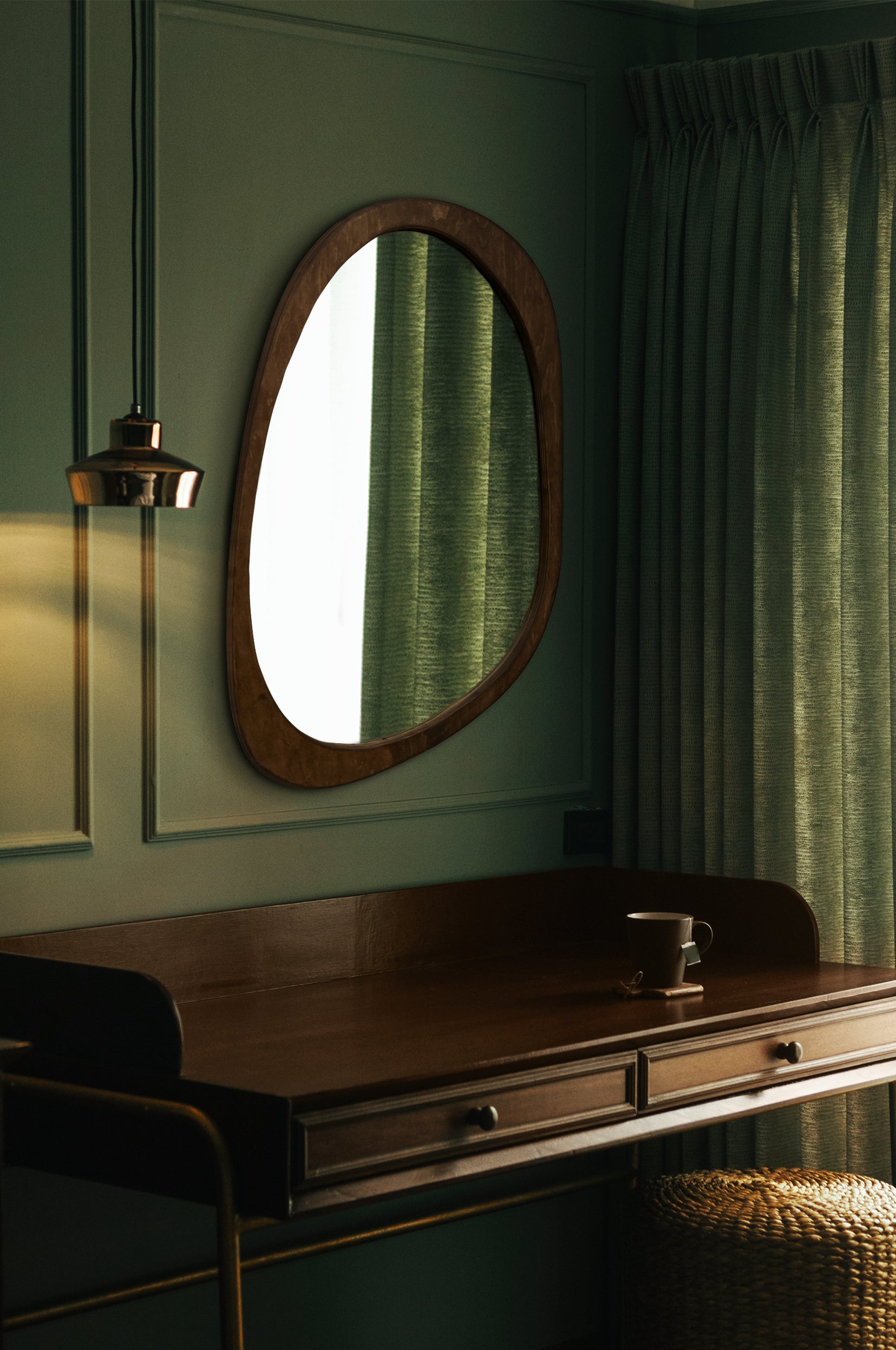 Miroir asymétrique avec cadre en bois 