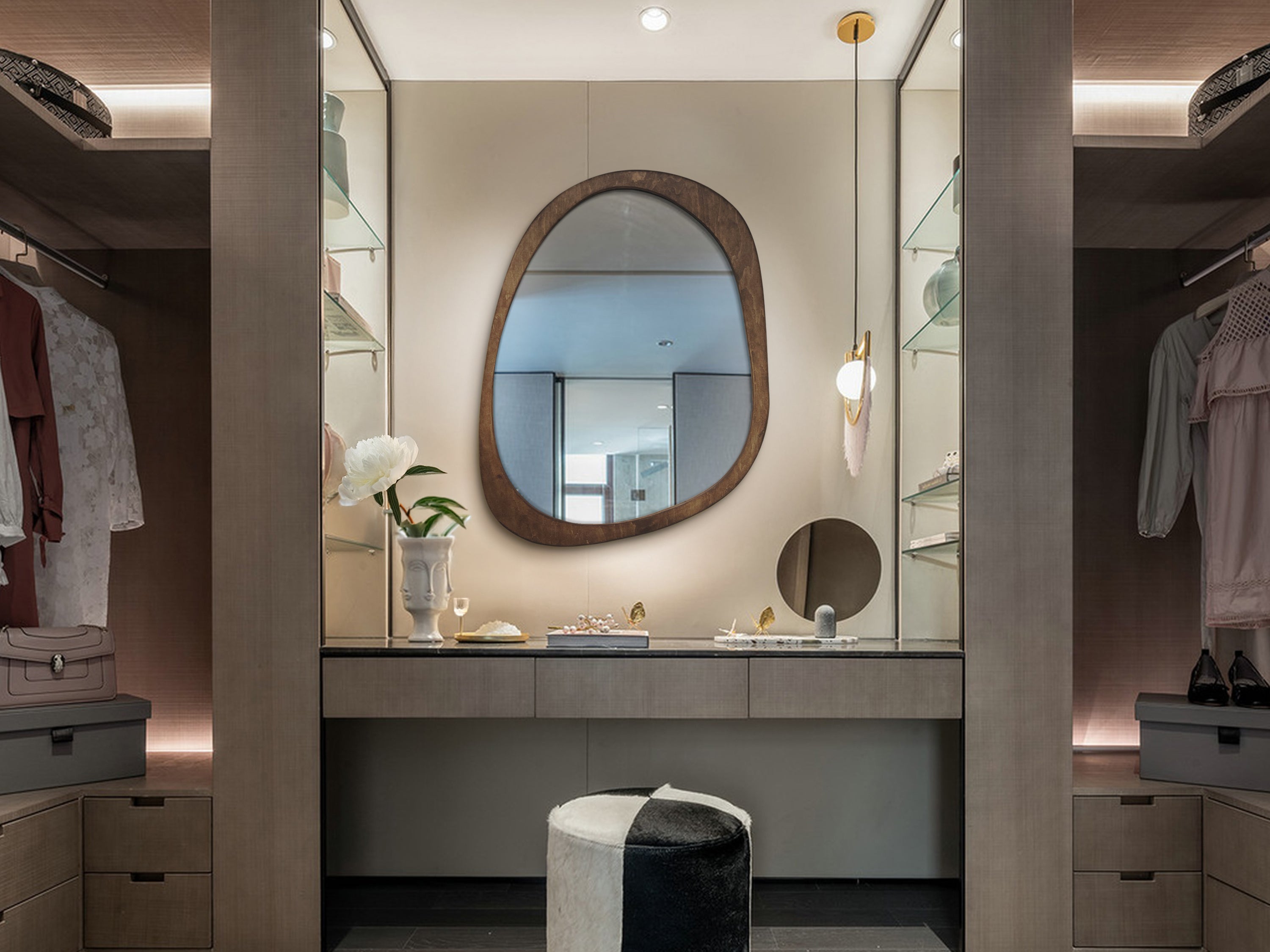 Miroir asymétrique avec cadre en bois 